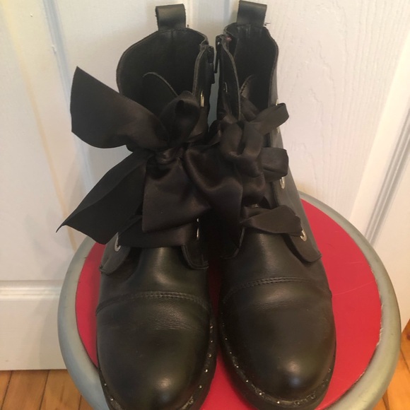 OVYE Italian leather ankle boots, black leather, size 8-8.5,, lace ribbon front - Picture 2 of 7